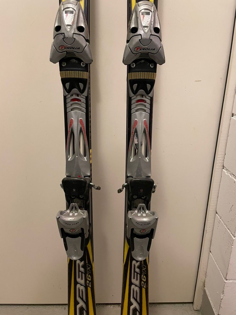 Head Sci: Head Ski inkl. Tyrolia Bindung – Allround – Usato da Langnau am Albis venduto da Elli2013 2