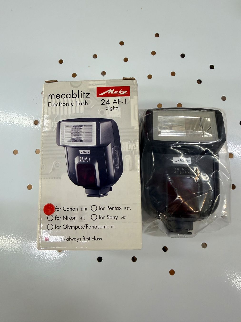 Mecablitz Flash: Mecablitz 24 AF-1 digital Blitz für Canon – Nuovo e nell'imballaggio originale da Oensingen venduto da moe_ck67