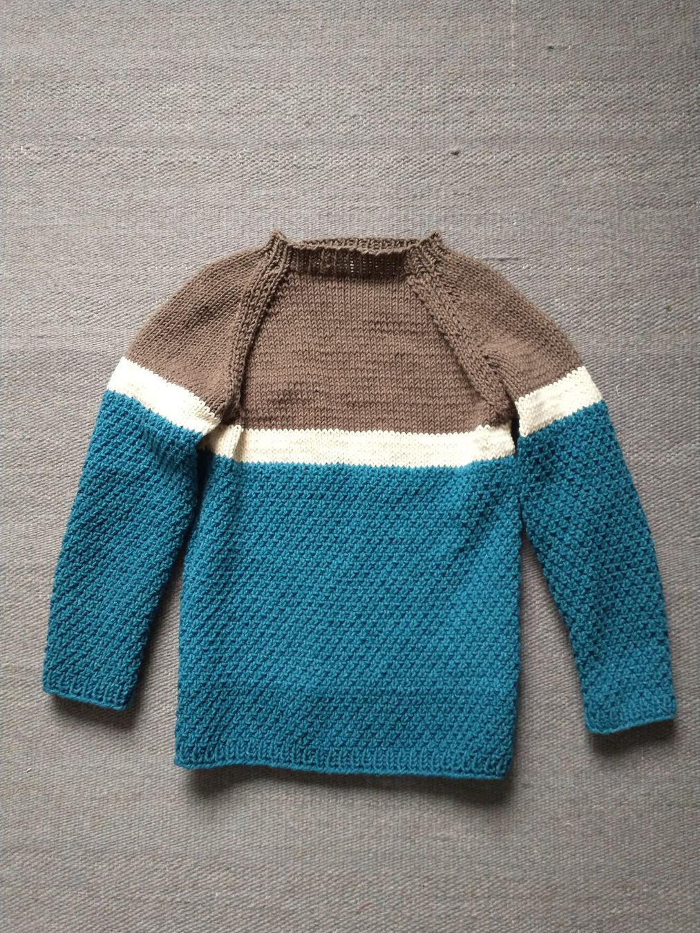 Pulls et sweat-shirts: Kinderpulli selbst gestrickt Gr. 104 – Neuf avec emballage d'origine à Zürich par Turner_18