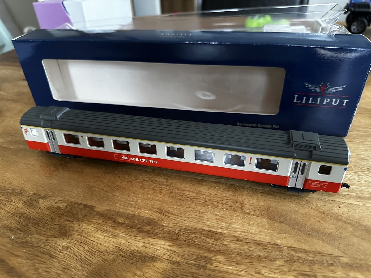 Liliput Modelleisenbahnen: Liliput SBB Swiss Express EW III A – Gebraucht aus Sissach von