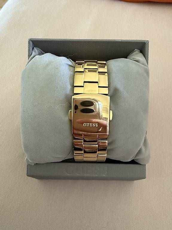 Orologi: Guess Uhr mit Schachtel – Usato da Muttenz venduto da Lina_M 1
