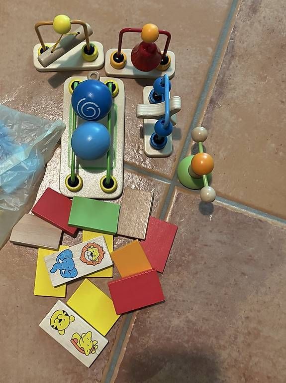 Spiele: Holzspielzeug, Spielwaren, Bausteine, Farbmix – Gebraucht aus Bachenbülach von blechkuh