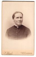 Fotografie J. Linck, Winterthur, Frau im