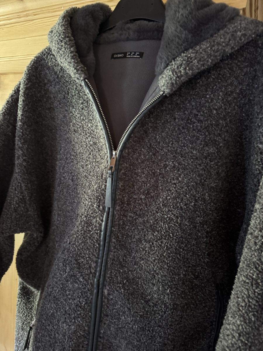 Oysho Jacken: Oysho Jacke mit Kapuze, Grau, neu – Neu (gemäss Beschreibung) aus Au ZH von Pulaila2020 1