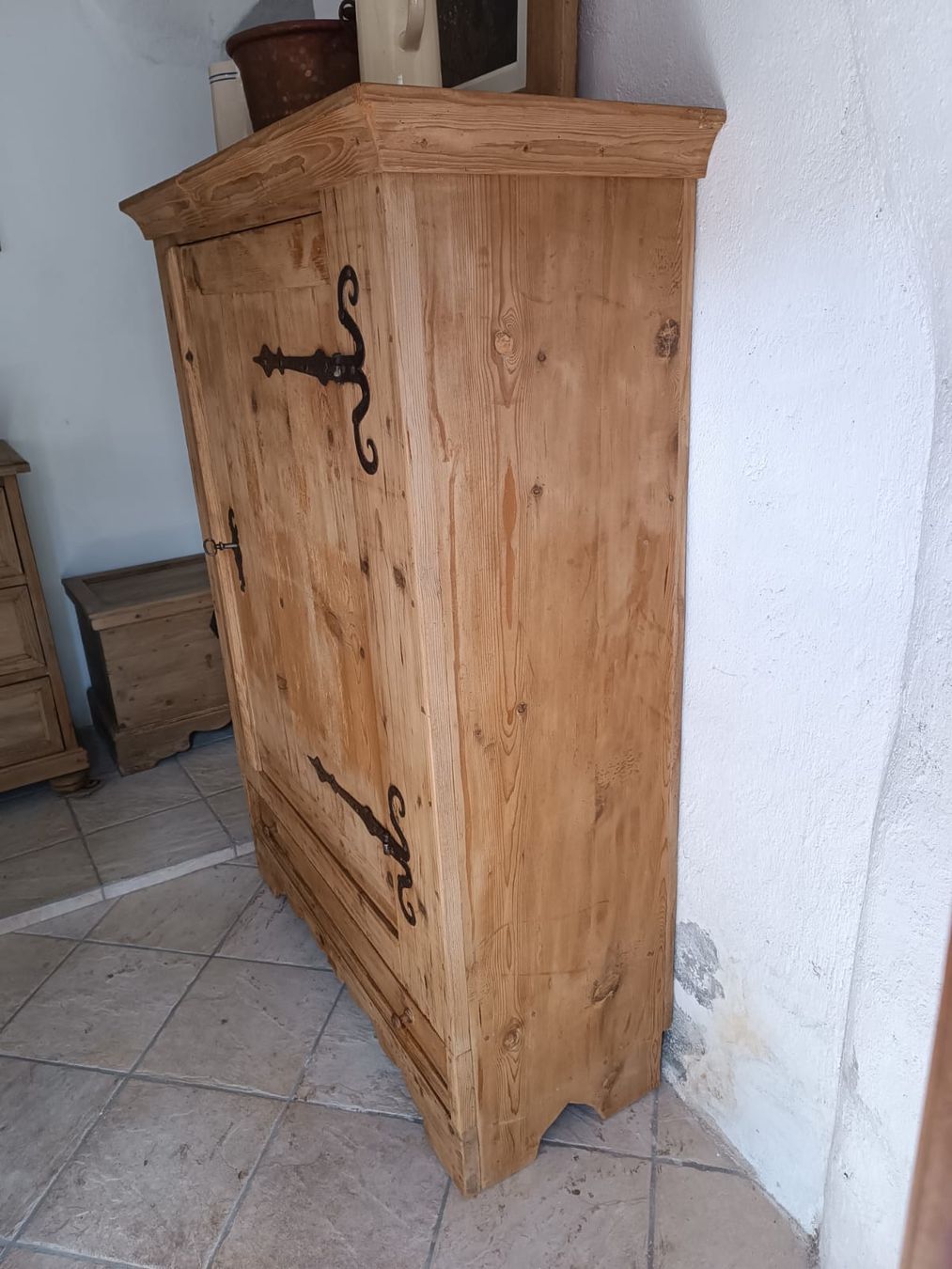 Armadi: Restaurierter Bauern Schrank mit Schublade – Usato da Aeugstertal venduto da AntikAmbiente 2