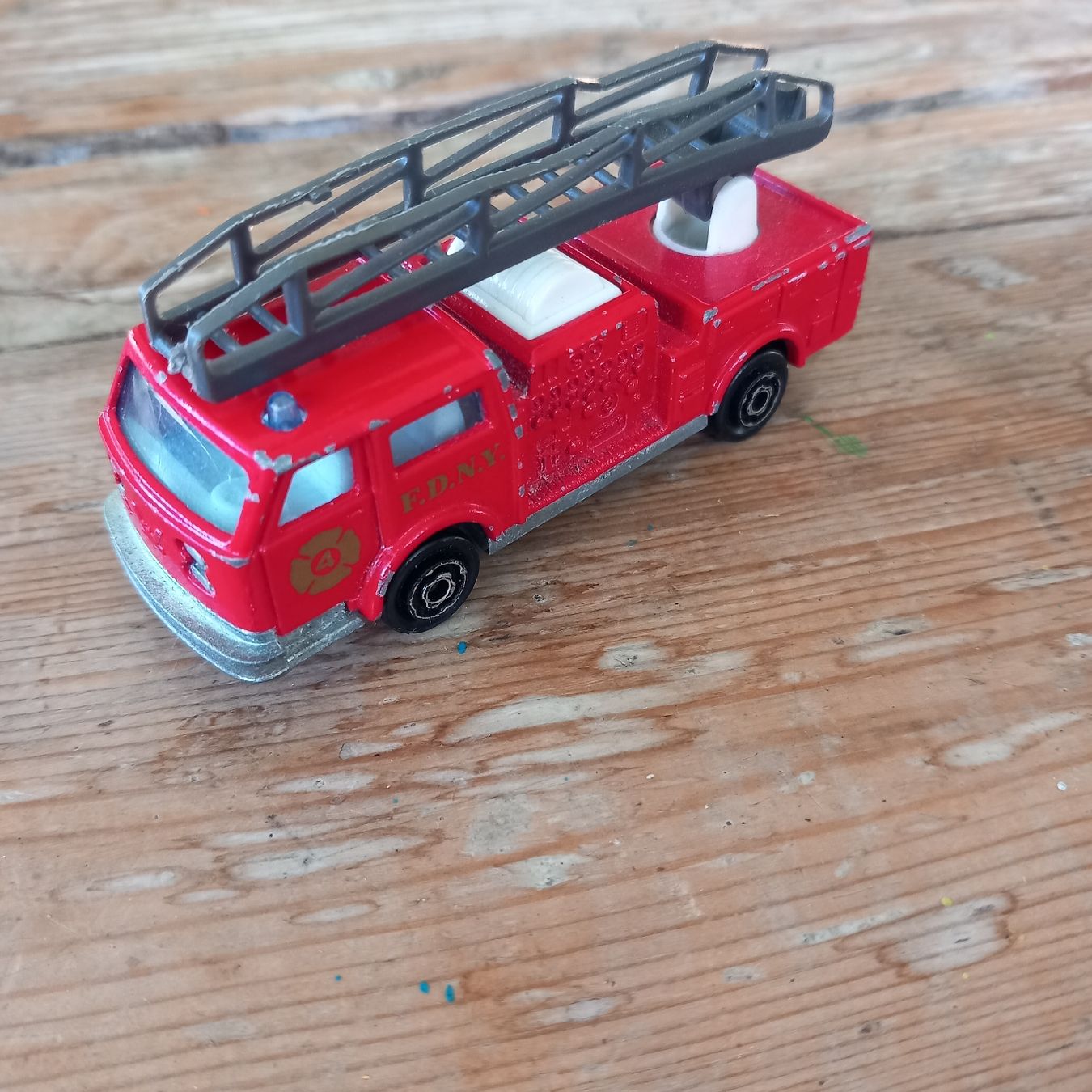 Majorette Modellini d'auto: Feuerwehr F.D.N.Y. No.207 Majorette – Usato da Ebnat-Kappel venduto da blazzi