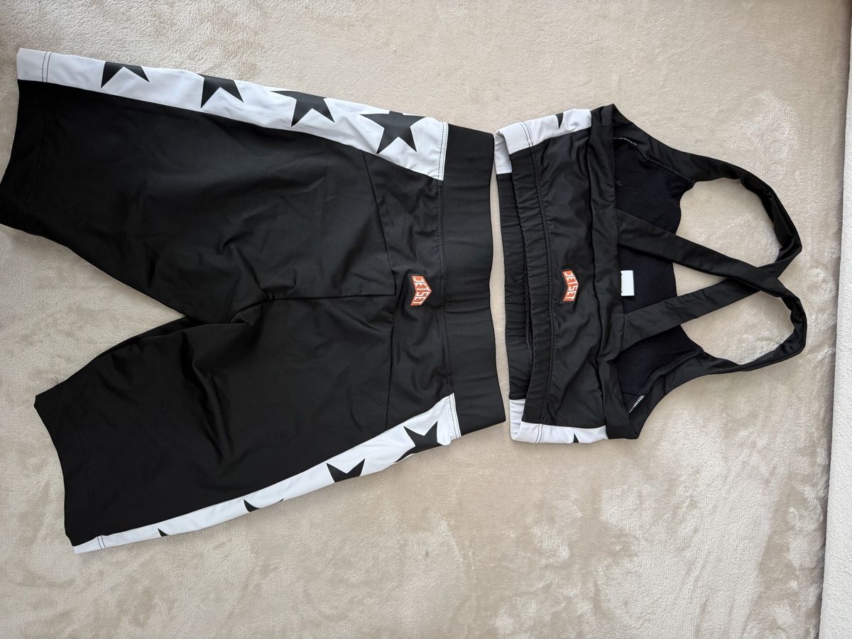 Lotti di vestiti: JetSet Sportset – Usato da Gockhausen venduto da Lauvja 1