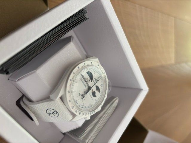 Swatch Orologi: Moonshine Gold Cold / Moon Swatch – Nuovo e nell'imballaggio originale da Châtel-St-Denis venduto da pil_cky2 2