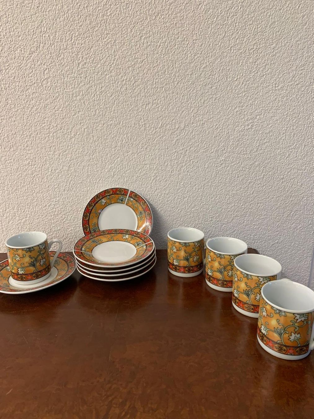 Set di piatti: Moccaset 11 teilig – Usato da Grossdietwil venduto da fab_8bdy