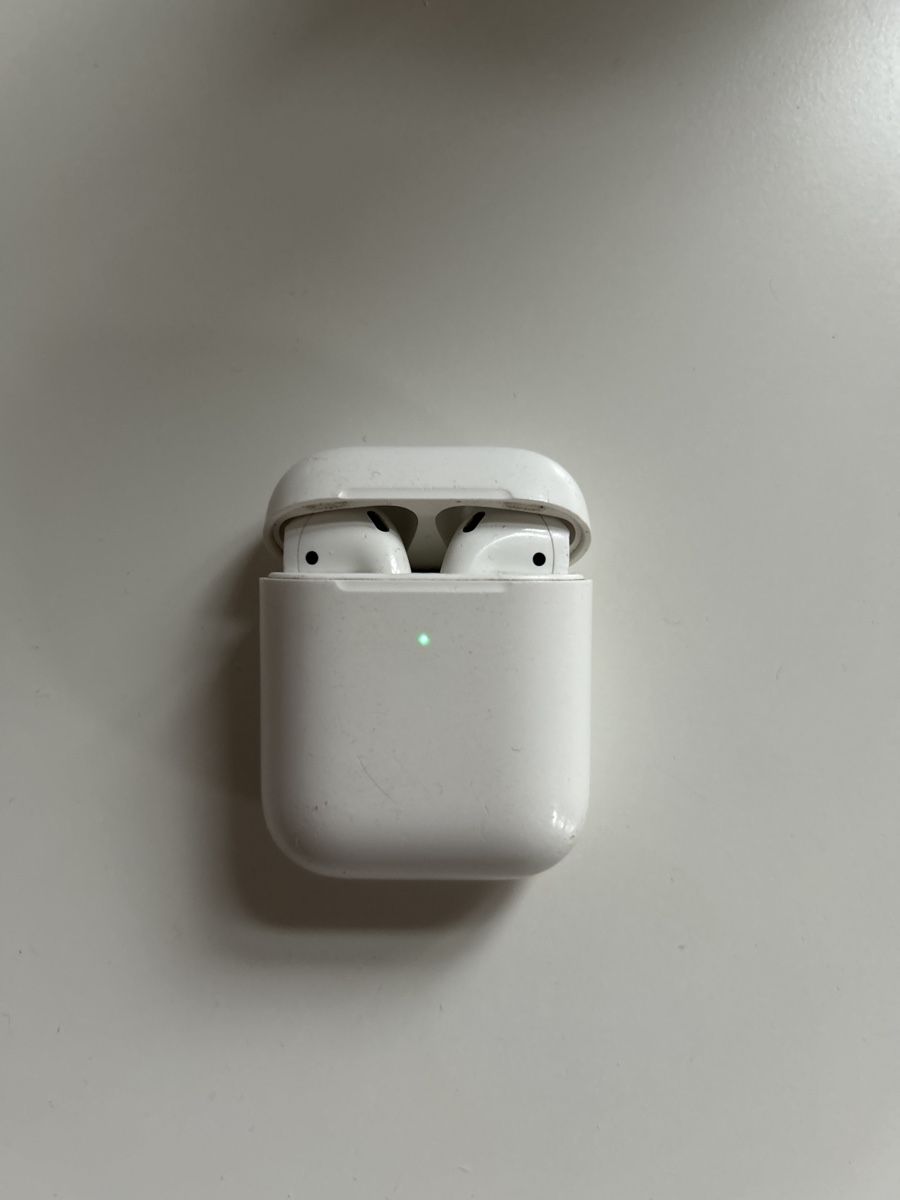Apple Cuffie: Apple AirPods – Usato da Zürich venduto da zleoh