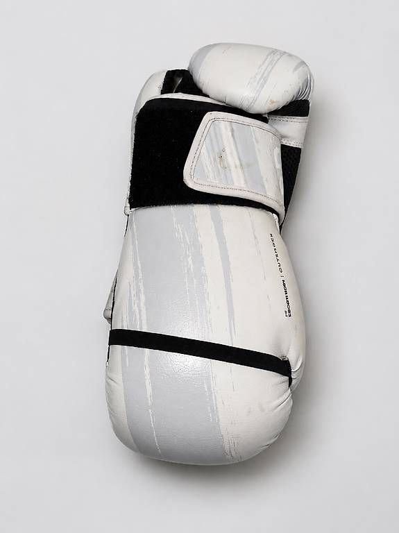 Guanti & manicotti: Gants de boxe Outshock 8 oz  Gris clair – Usato da Chêne-Bougeries venduto da Dorys 2