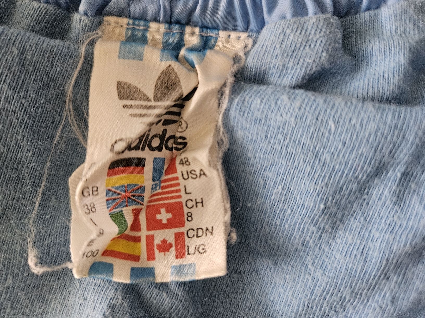 Adidas Hosen: Vintage Adidas Nylon 80s Shorts – Gebraucht aus Ettingen von  5