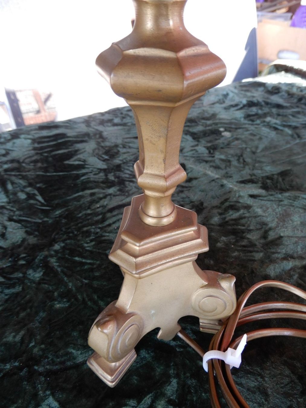 Lampade: HÜBSCHE TISCHLEUCHTE DUNKELROT -- VINTAGE – Usato da Huttwil venduto da Kunterbuntli 1