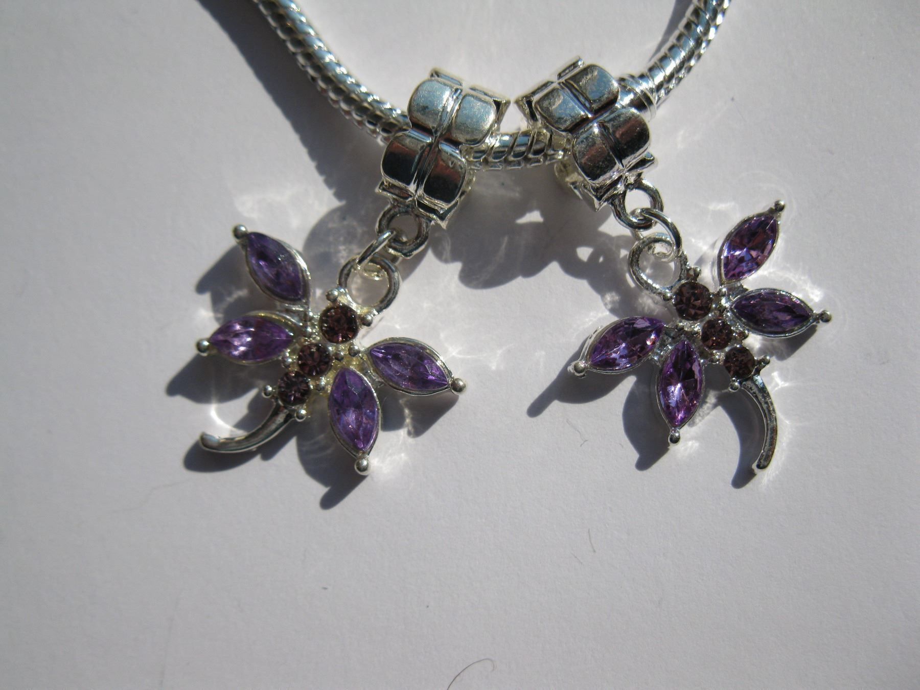 Ciondoli: Anhänger, Dangle Libelle versilbert mit lila Strass – Nuovo e nell'imballaggio originale da St. Margarethen TG venduto da LuanaKa
