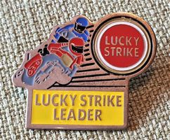 G903 - Alter Pin Motorrad Lucky Strike