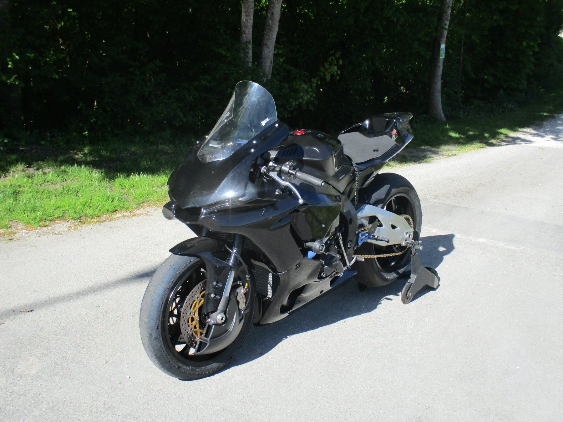 Yamaha Strada: Yamaha R1 – Usato da Riedholz venduto da Riedholz-Garage