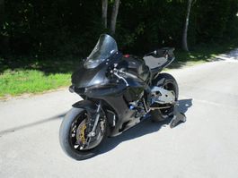 Yamaha R1