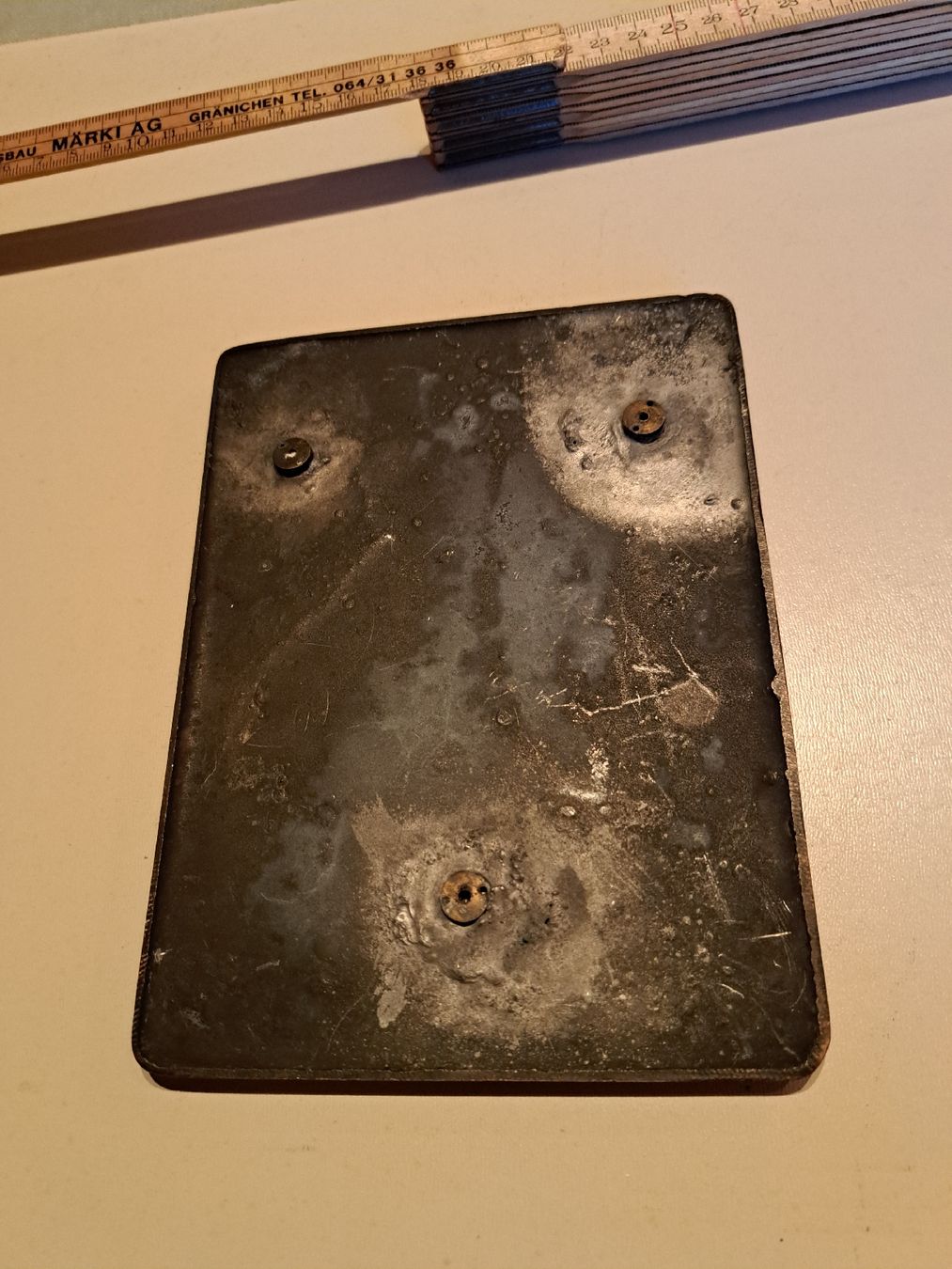 Piatti di portata: Bronzeplatte Heinrich Pestalozzi – Usato da Walde AG venduto da Kunstgiesser 2