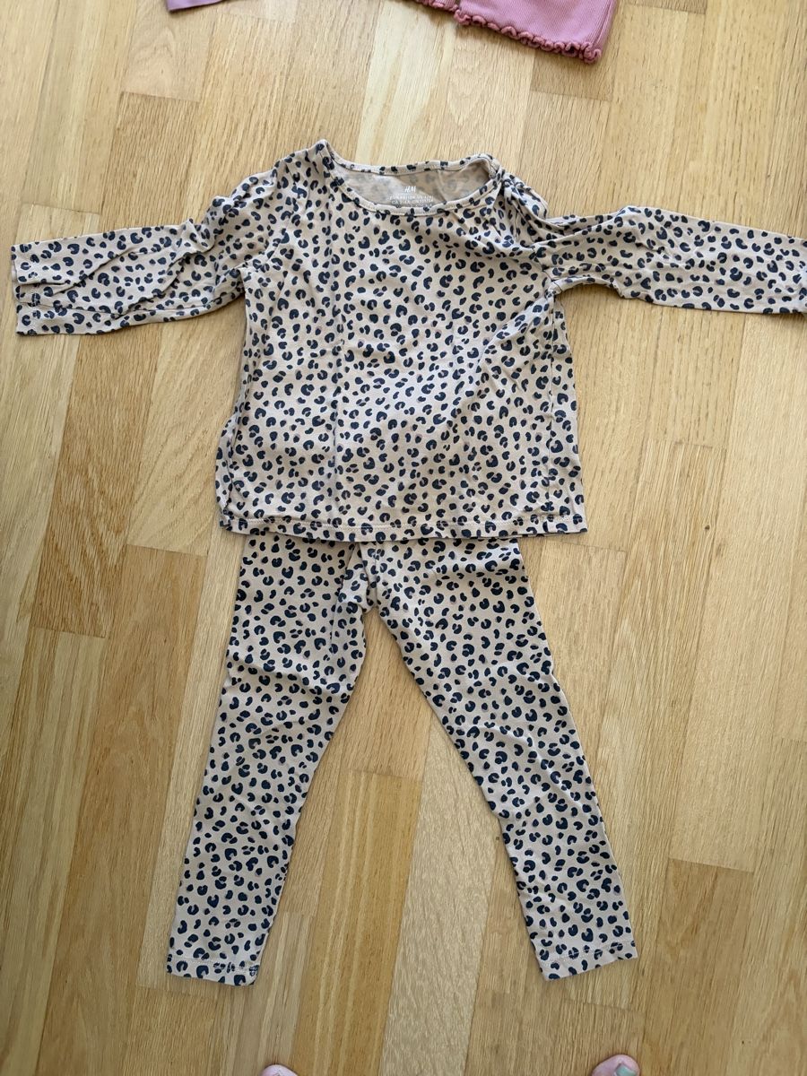 Kleiderpakete & -sets: 3 Mädchen Outfits Grösse 98 – Gebraucht aus Regensdorf von Branca990 3