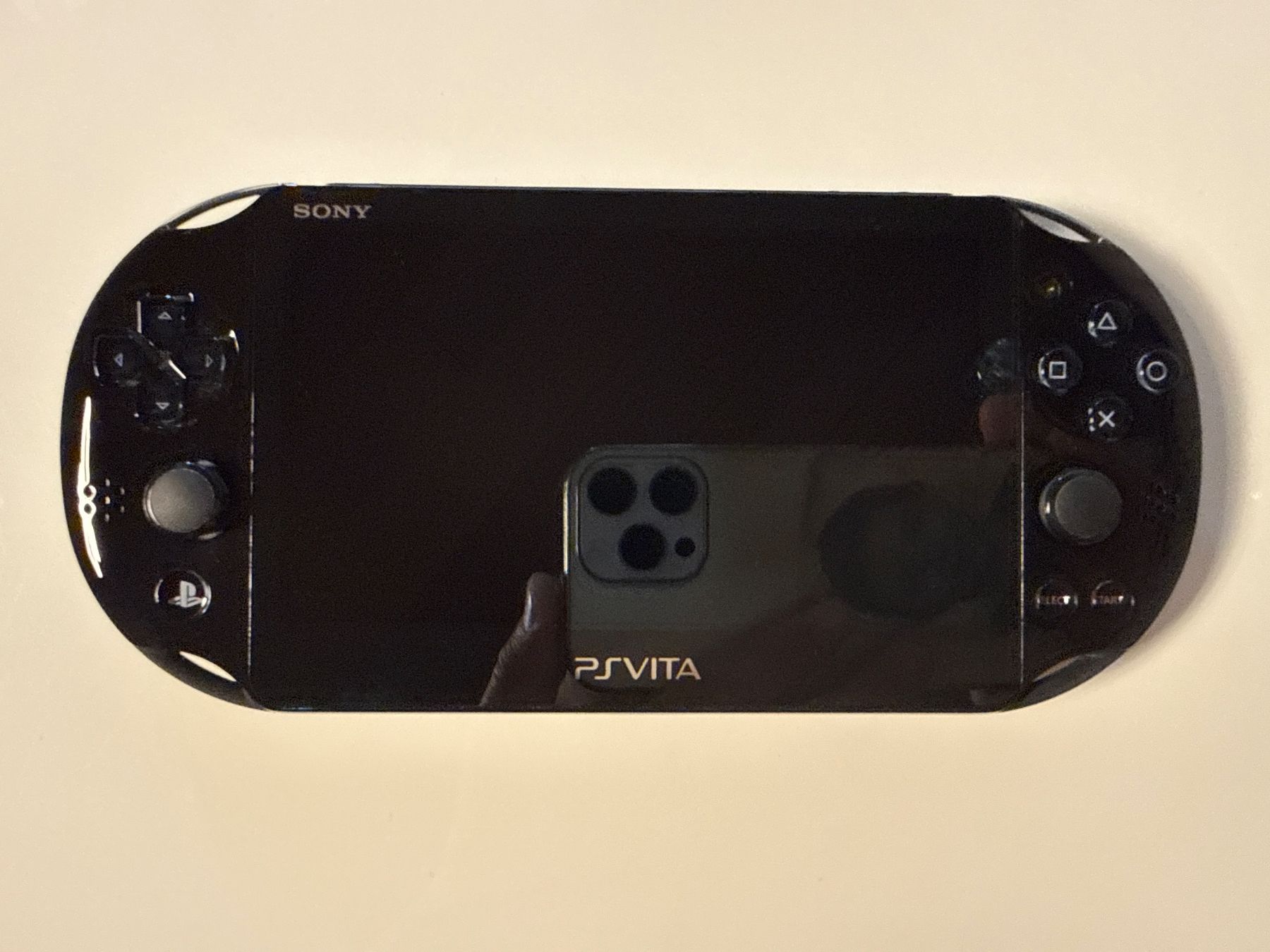 Sony Console: Sony PS Vita, Model PCH-2004 mit Ladekabel – Usato da Niederbipp venduto da nbf_qy2d 1
