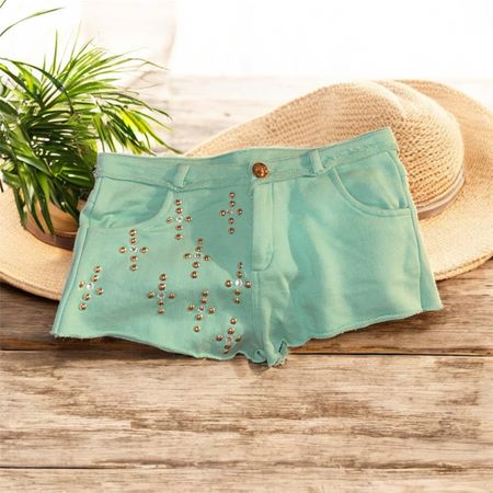 Mintfarbene Sommer-Shorts mit Nieten, Grösse S - Top!
