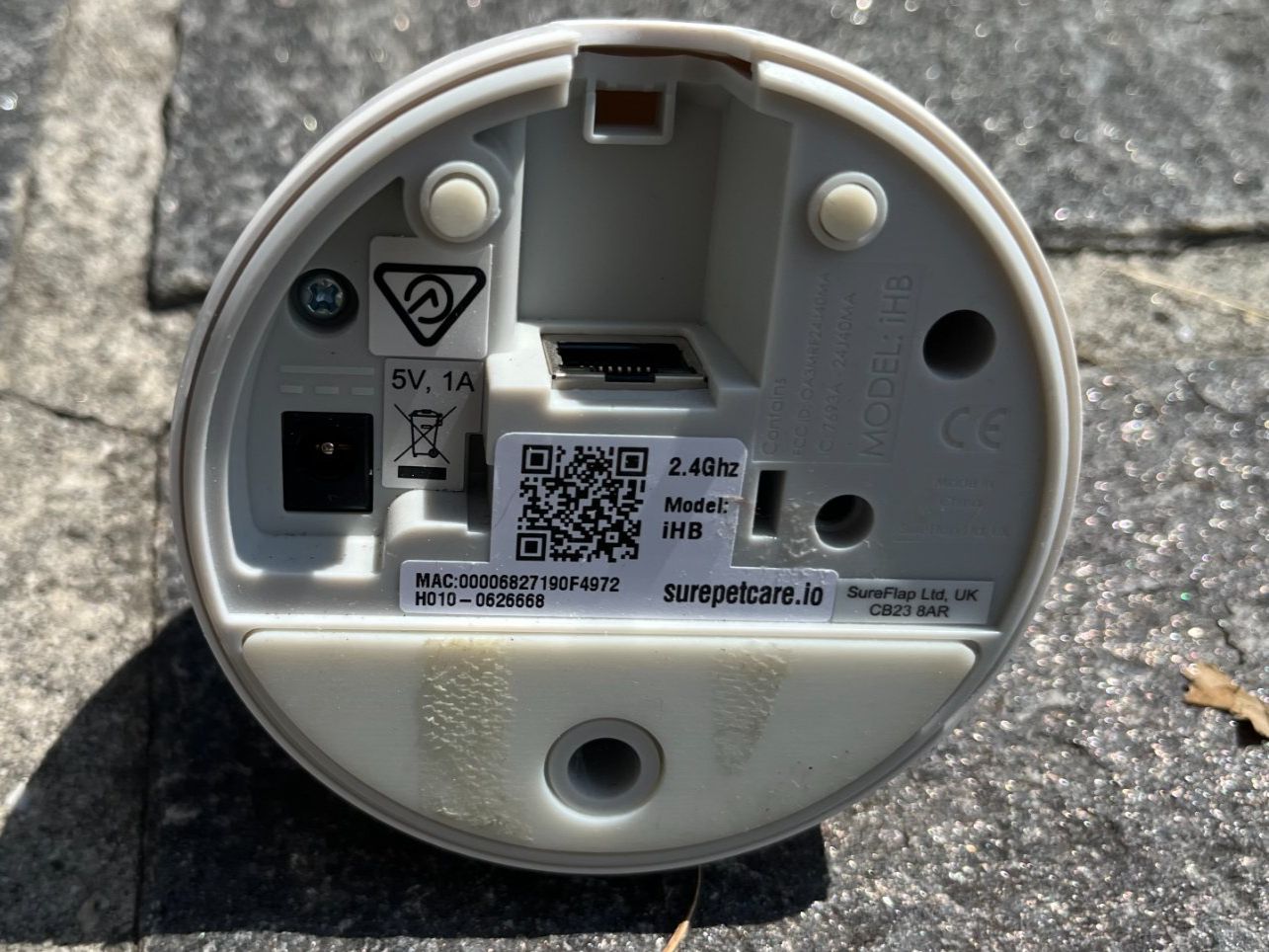 Chatières: Katzenklappe SureFlap Mikrochip mit Hub – D'occasion à Davos Dorf par sab_yp6d 3