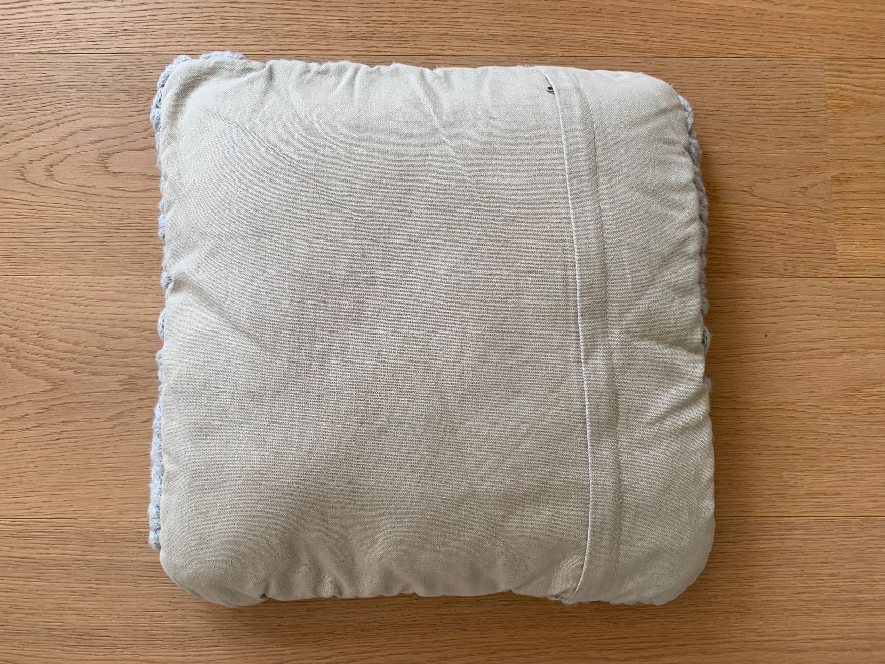 Cuscini: Zierkissen grau 40 cm – Usato da Signau venduto da stalder-langenegger 1
