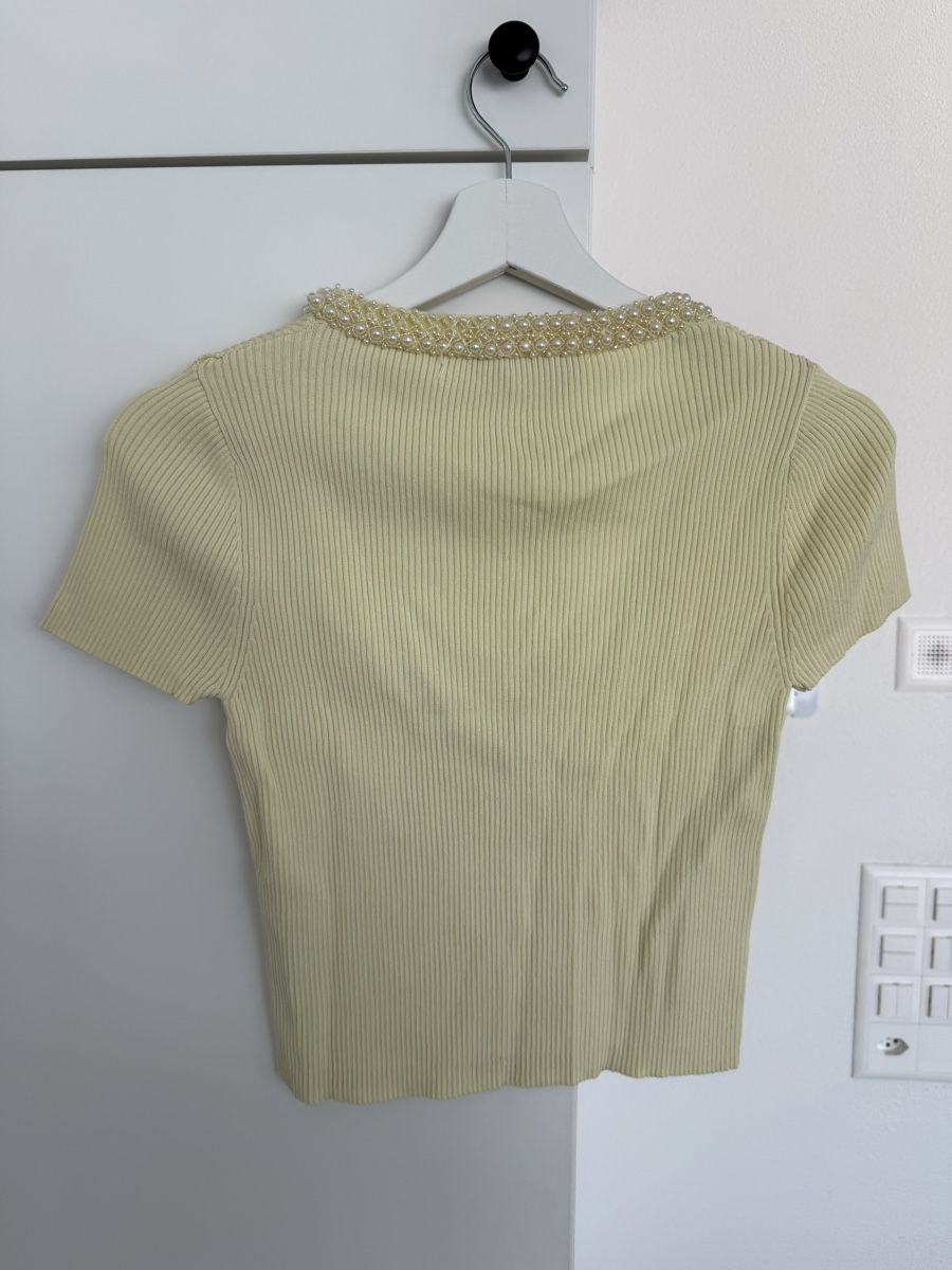 Zara Top: Butter-yellow Zara Oberteil – Nuovo (secondo la descrizione) da Zürich venduto da mel_87ct 1
