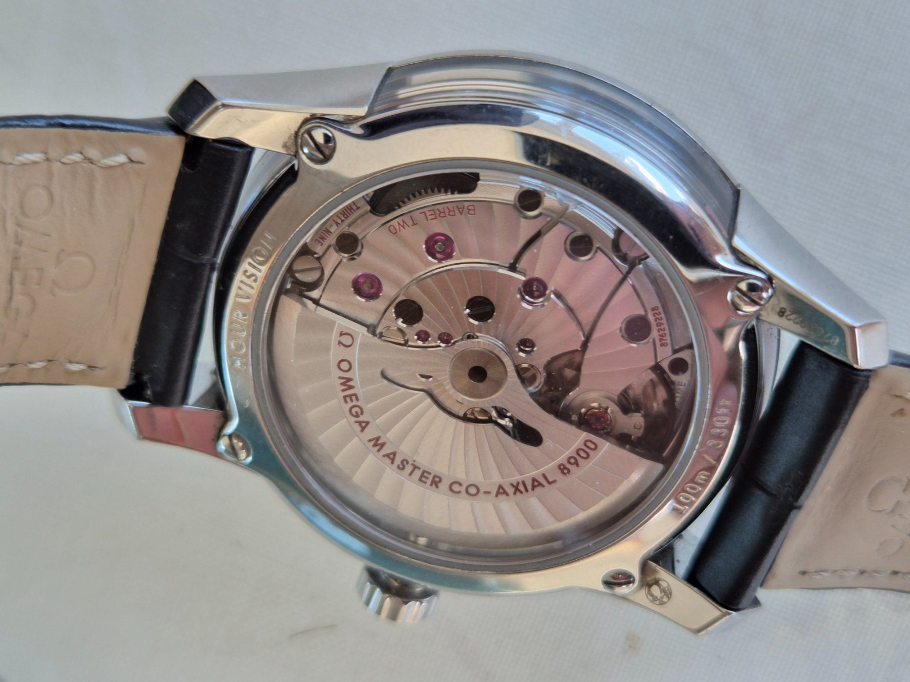 Omega Uhren: Omega De Ville Hour Vision – Gebraucht aus Chabrey von Horology 3