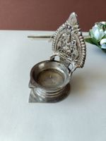 Öllampe / Diya versilbert mit Lakshmi Relief – Vintage Tempe