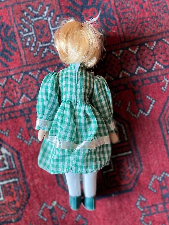 Bambole: Eine hübsche Sammlerpuppe – Nuovo e nell'imballaggio originale da Münsingen venduto da inf_kd6b 1
