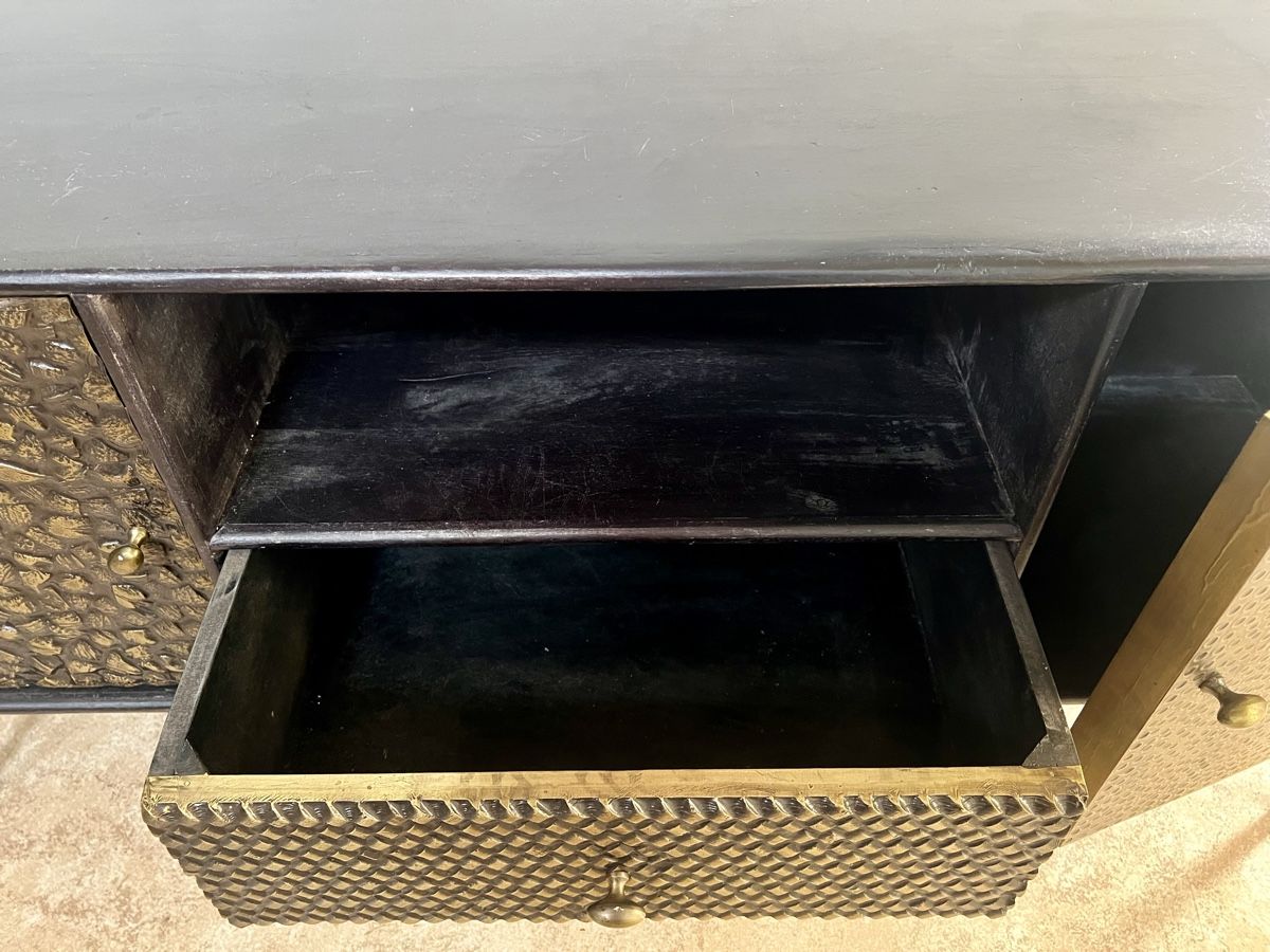 Commodes: Sideboard schwarz mit Messing-Applikationen – D'occasion à Dielsdorf par luri-an 5