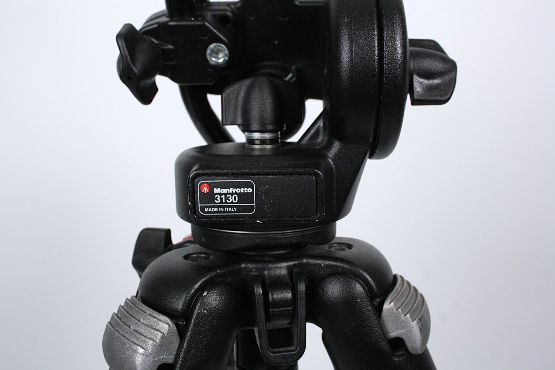 Manfrotto Treppiedi & Teste: MANFROTTO Kamerastativ mit 2-Wege-Neiger – Usato da Zollikofen venduto da Restwert_Zollikofen 6