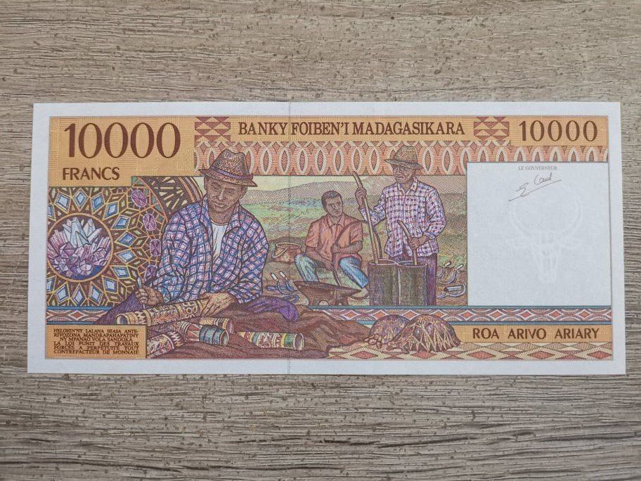 Banconote: Madagascar 1995 10,000 Francs UNC – Nuovo (secondo la descrizione) da Cousset venduto da Patricio77 1