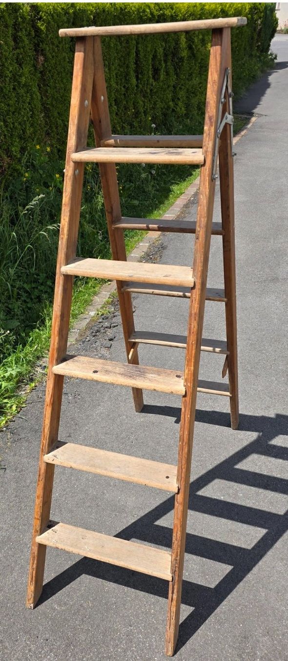 Scale: Alte Bockleiter aus Holz Leiter Regal – Usato da Flums venduto da Flumsantik 1