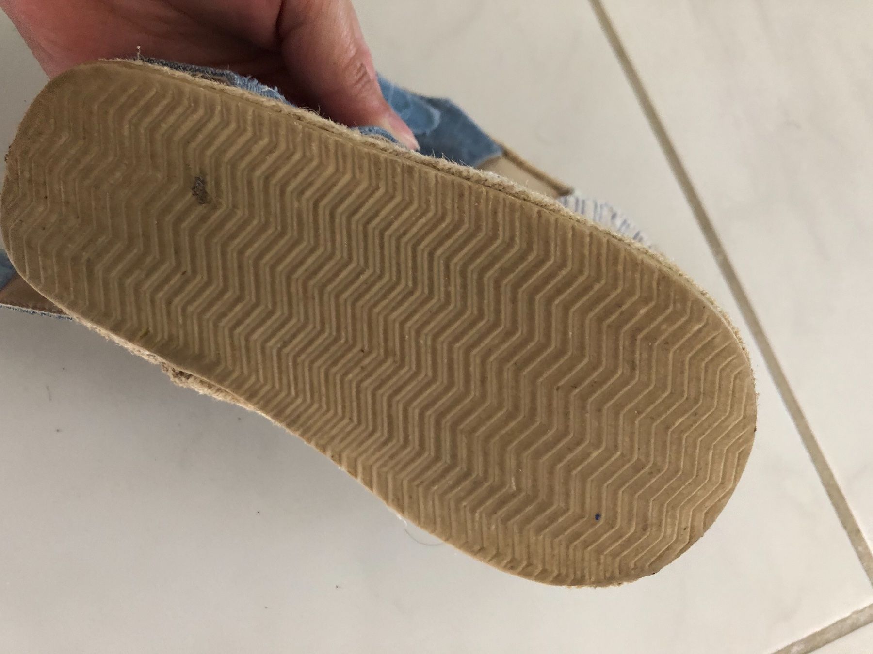 Scarpe per ragazze: Sandales fille taille 24 – Usato da MARLY venduto da AISLEE 1