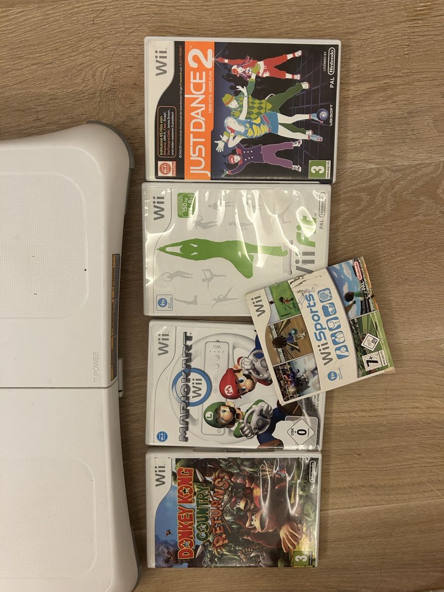 Nintendo Console: Big Wii lot  – Usato da Zürich venduto da valico 4