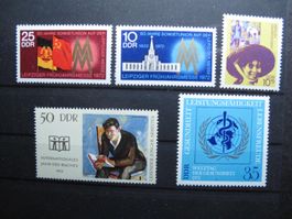 DDR 1972 Unbesiegbares Vietnam (VII) / Jahr des Buches**