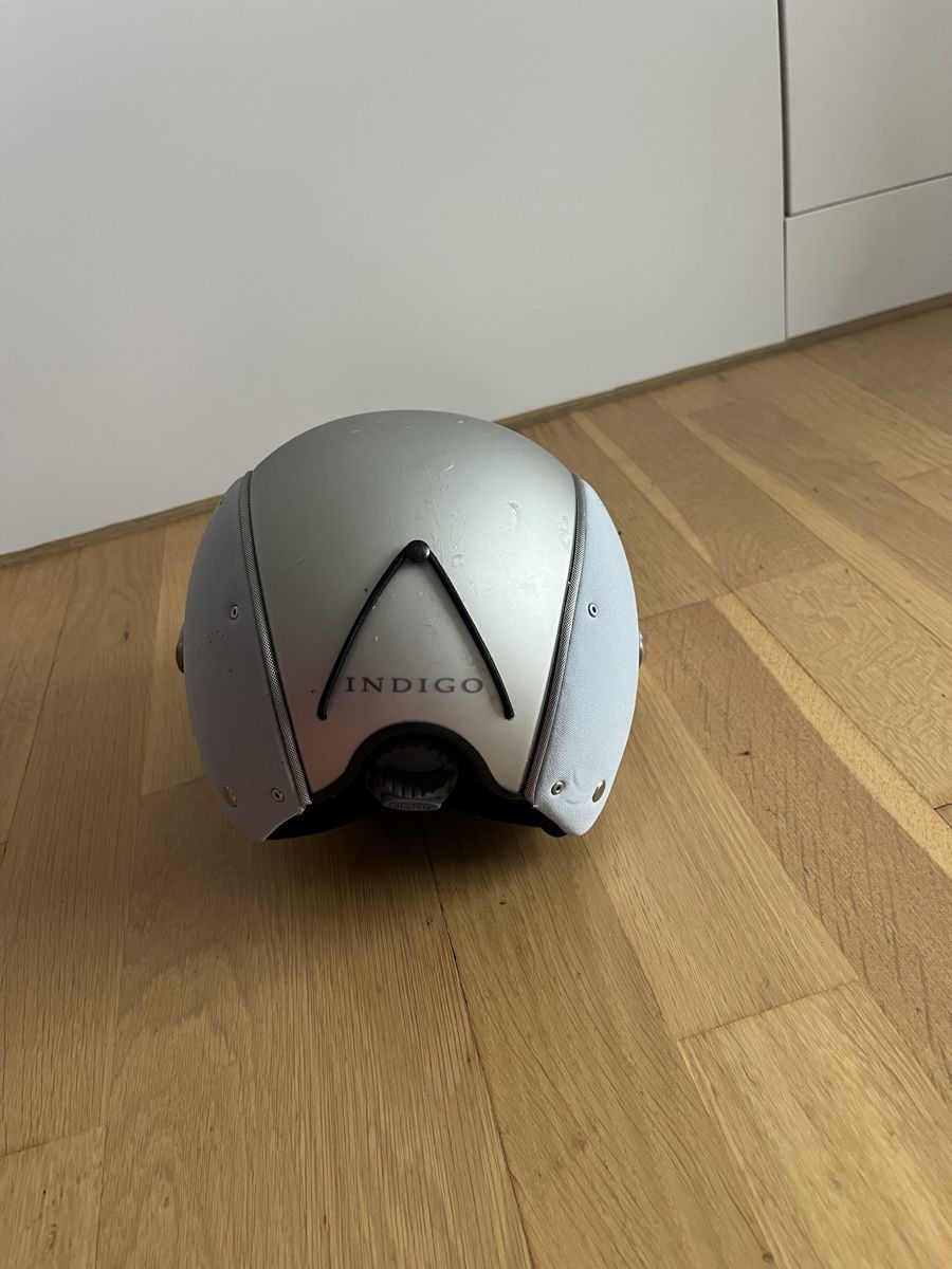 Caschi: Indigo Skihelm, silber/ helblau, gebraucht. – Usato da Zug venduto da vik_p5lx 1