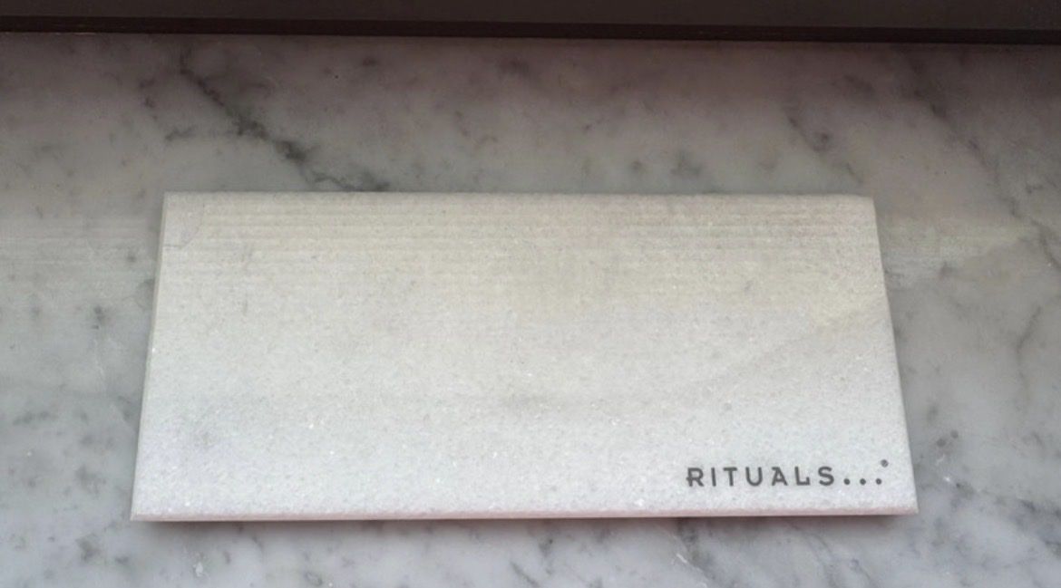 Piatti di portata: Rituals Mamor Tray Ablage Neu Marmorplatte – Nuovo e nell'imballaggio originale da Nänikon venduto da Skin-Beauty