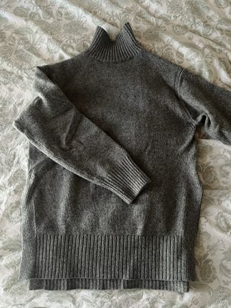 Damen Rollkragenpullover grau mit Seitenschlitz