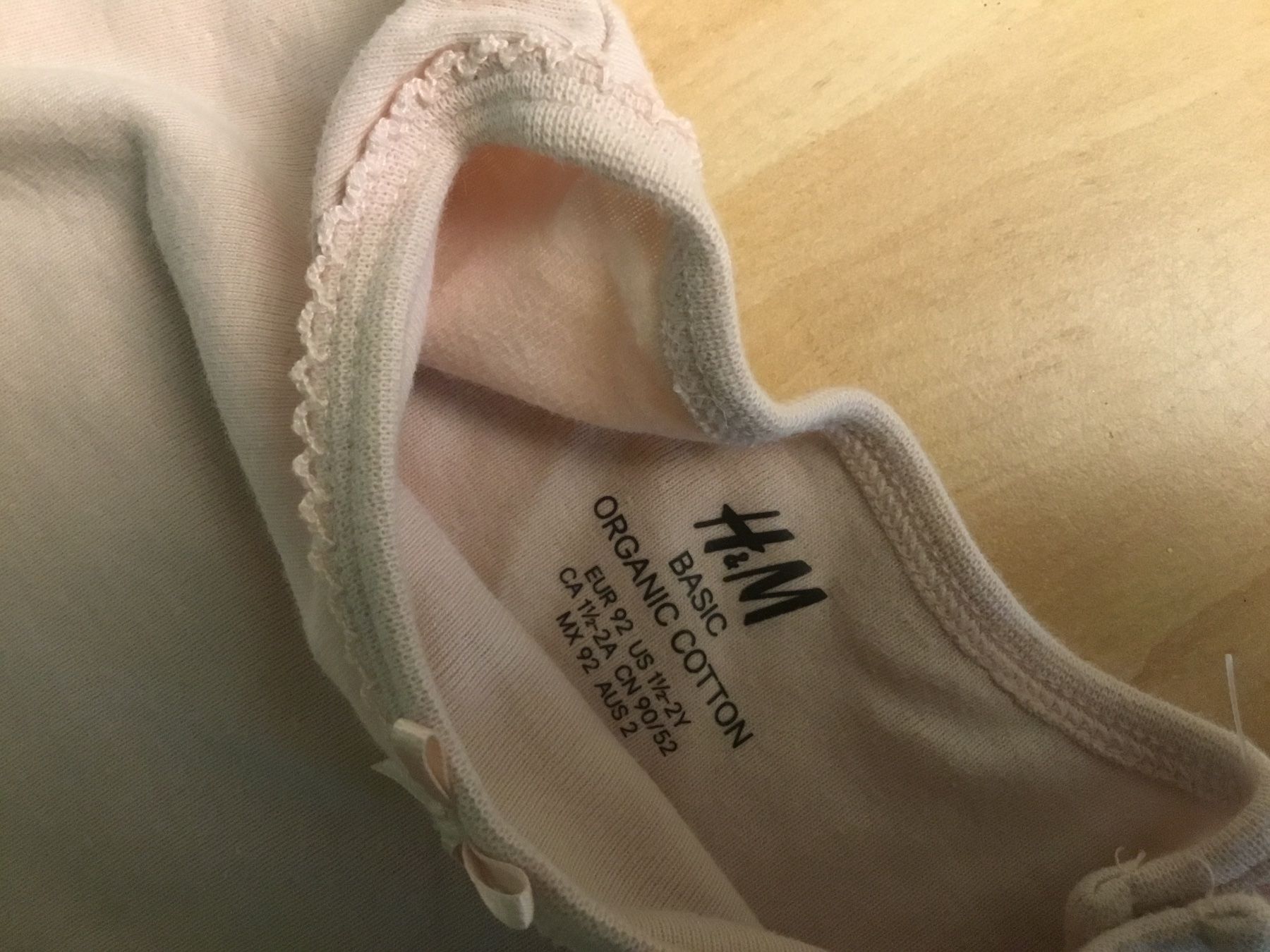 H&M Biancheria intima: 4 H&M Bodys kurz Gr. 92 – Usato da Obergerlafingen venduto da cabo4 1