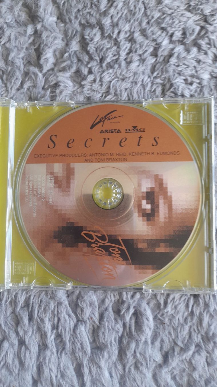 CDs: TONI BRAXTON     SECRETS       CD – Gebraucht aus Wetzikon ZH von Ramones01 2