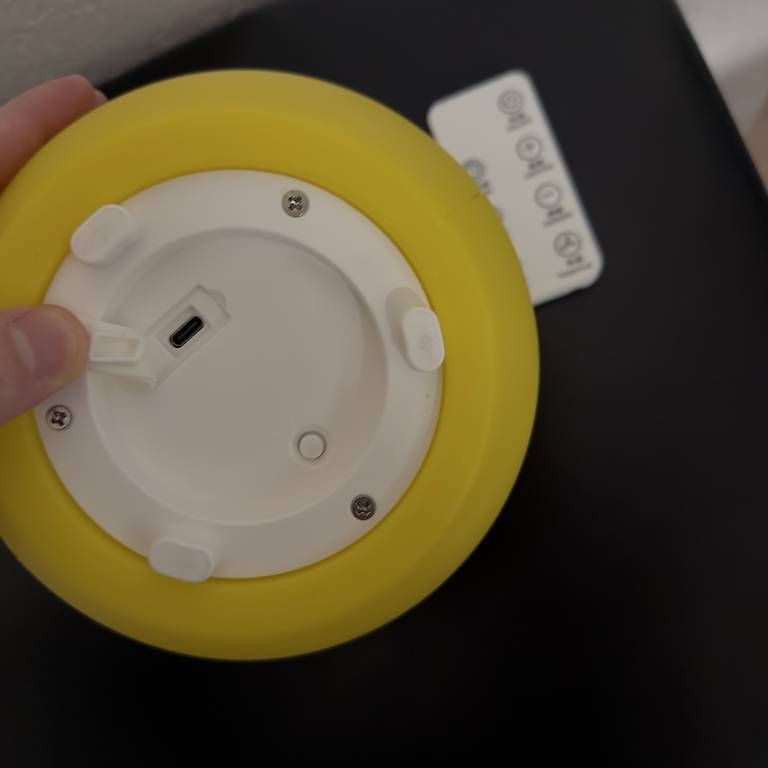 Lampes: Lampe LED Smile batterie rechargeable en USB C – D'occasion à Vevey par diogodasilva_ 1