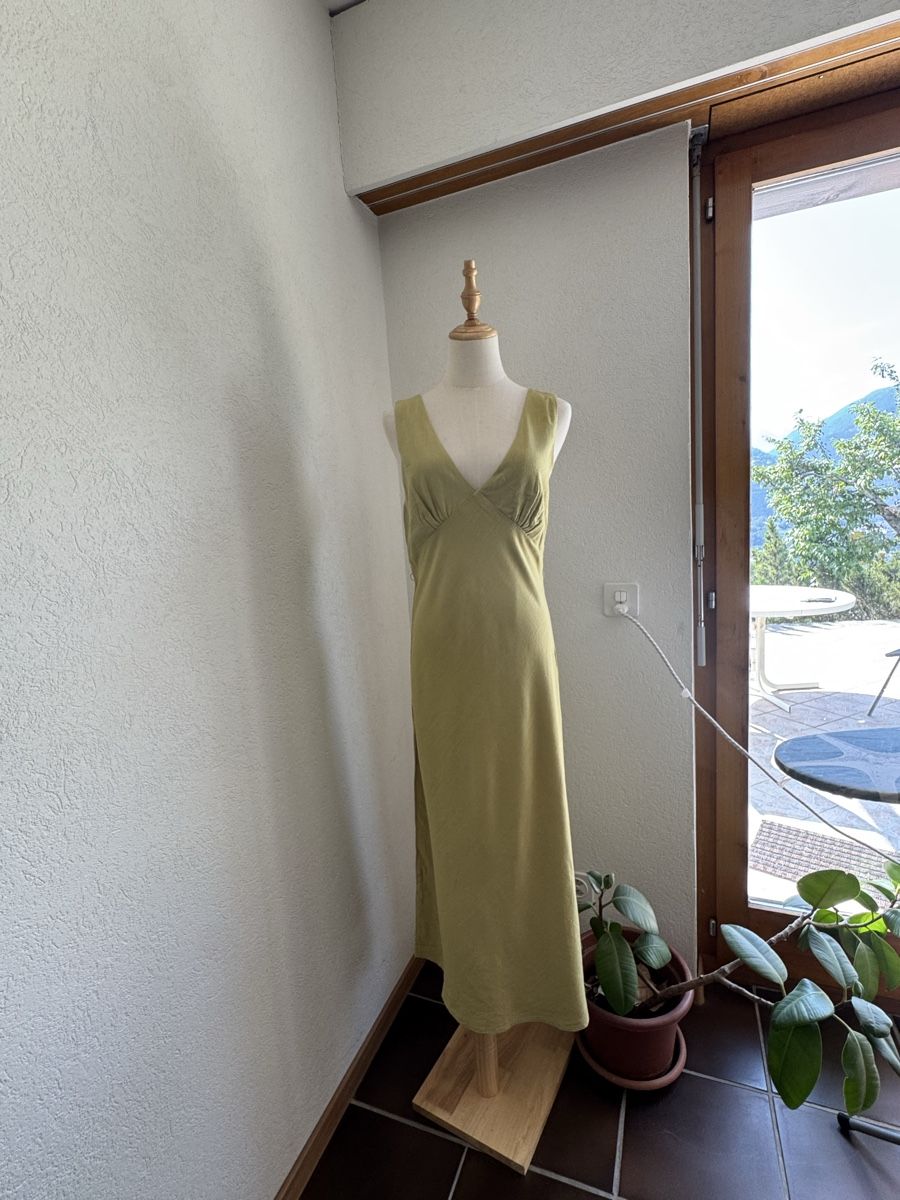 Robes: AFENDS Kleid ärmellos V-Ausschnitt S – Neuf avec emballage d'origine à Veyras par ValClasse 3