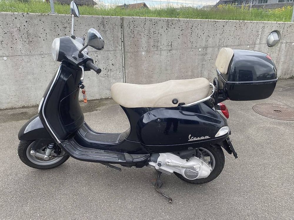 Vespa LX 50 in Schwarz, Top Zustand, wenig Kilometer! (Gebraucht