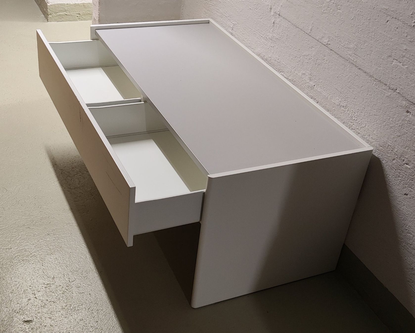 Ikea Tables: Dundra Spieltisch IKEA, weiss-grau – D'occasion à Winterthur par sumpfis