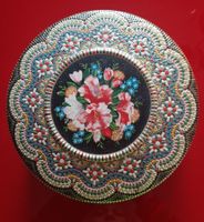 Vintage Dose mit Blumenmuster, perfekt als Geschenk!