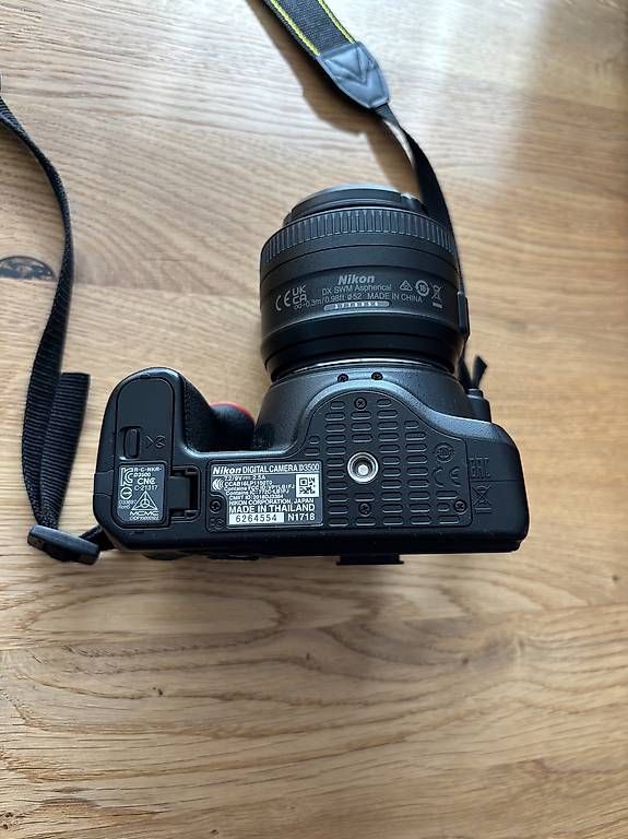 Fotocamera: Kamera Nikon D3500 – Usato da Therwil venduto da N.Feigenwinter 3