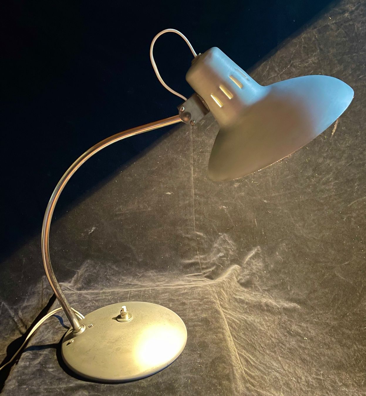 Lampade: Lampe de table industrielle, Bauhaus, année 50 – Usato da Prez vers Siviriez venduto da Mistinguette 1